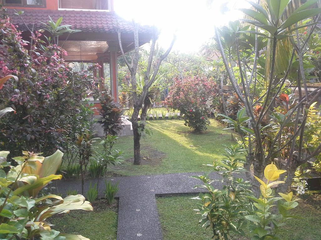 Dewi Ayu Accomodation Hotel อูบุด ภายนอก รูปภาพ